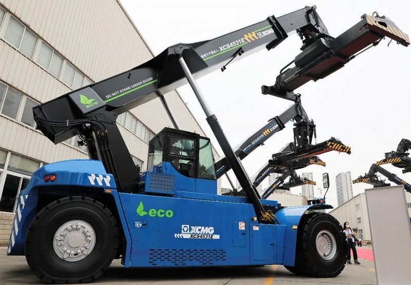 
                45 Ton Port Reachstacker Xcs4531e apilador de alcance eléctrico para contenedores
            