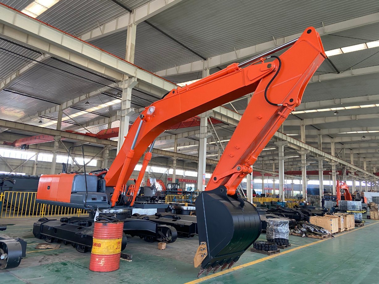 Bigger Heavy Amphibious Excavator Working in Wetland