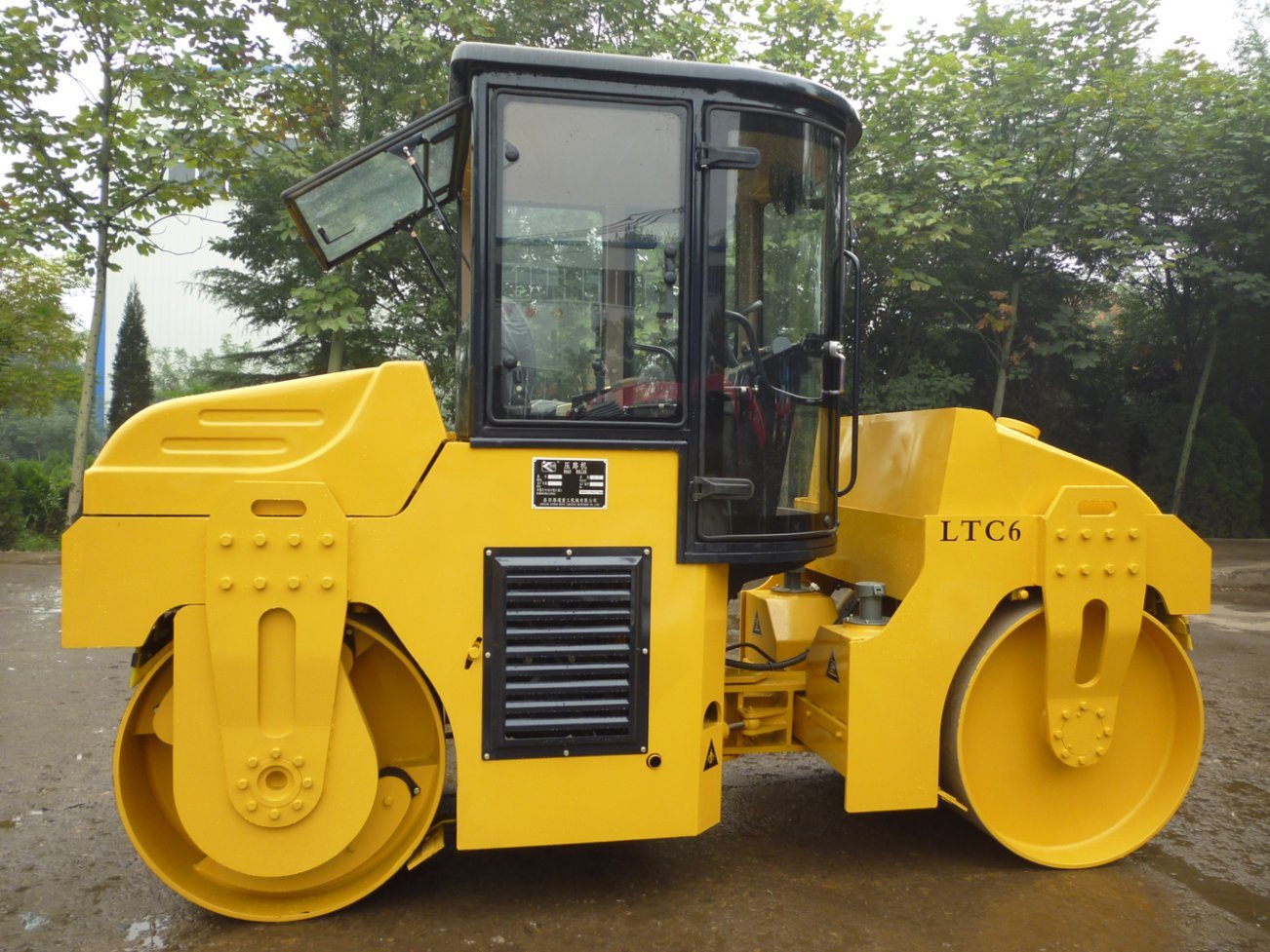 Chiese 6ton Lutong Double Drum Vibratory Road Roller Compactor