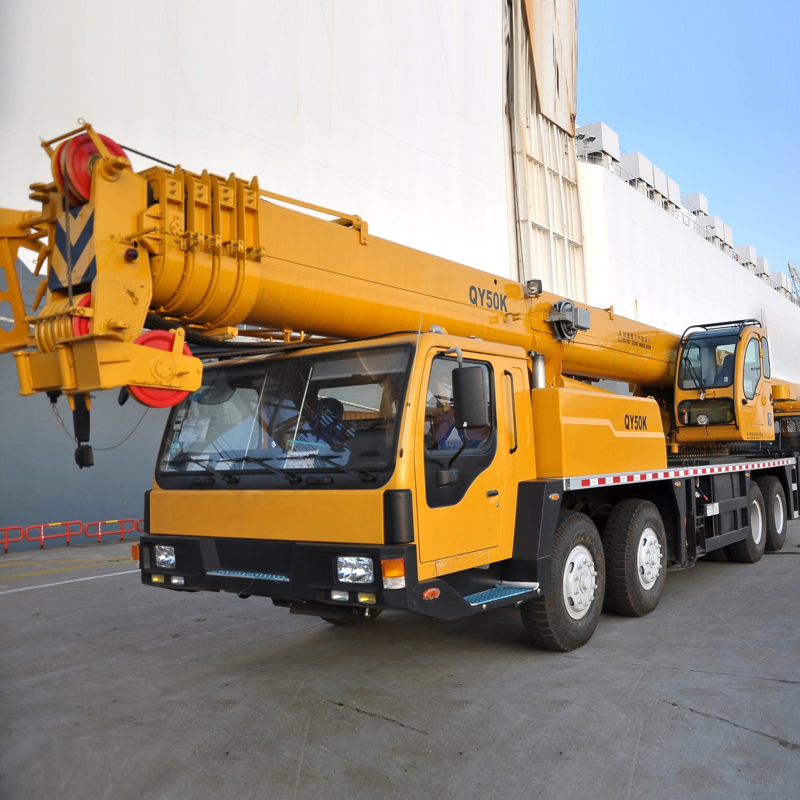 China 
                China Brand 50ton Mobiler Kran LKW Kran Qy50kd mit Outrigger
             Lieferant