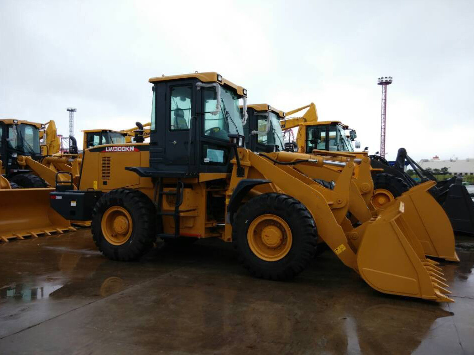 China 
                China Hot Sale 3 Ton Loader Lw300kn Wheel Loader with Attachment
             supplier