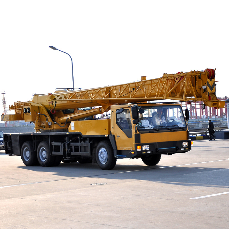 
                La Chine de la machine de levage 25ton camion grue QY25K5l avec Outrigger
            