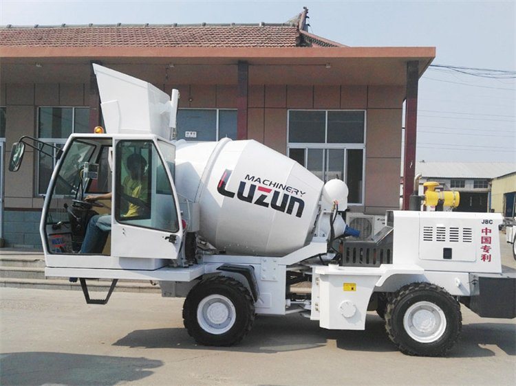 China New 1.8cbm Self-Loading Concrete Mixer Jbc1800 with Air Conditioner