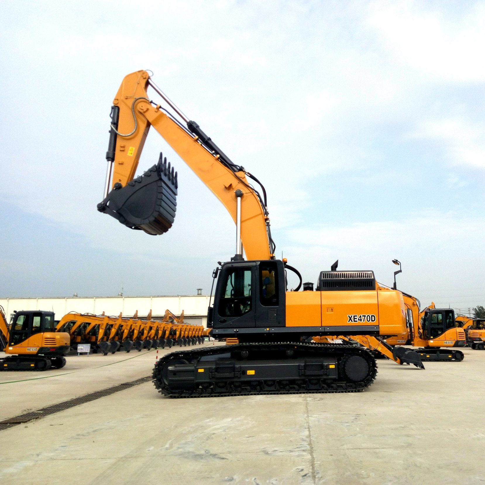 China New 47ton Large Crawler Excavator Xe490dk with Hammer