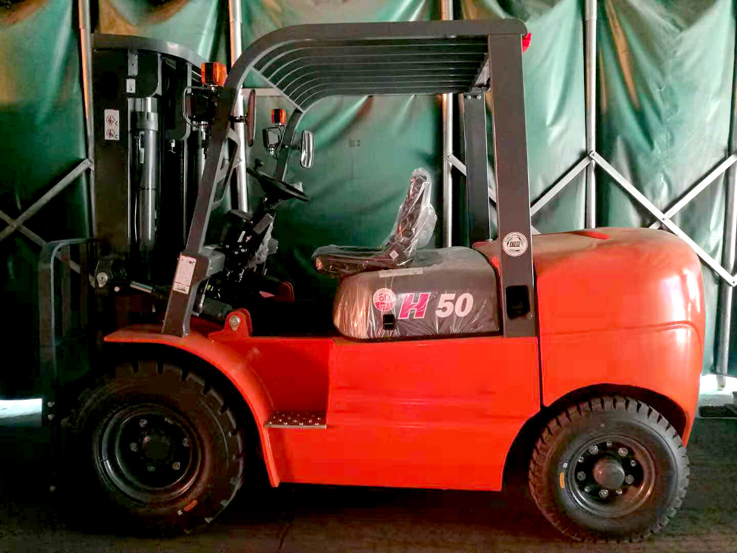 
                China New 5ton Heli gasolina Forklift Cpqd50 con desplazamiento lateral
            