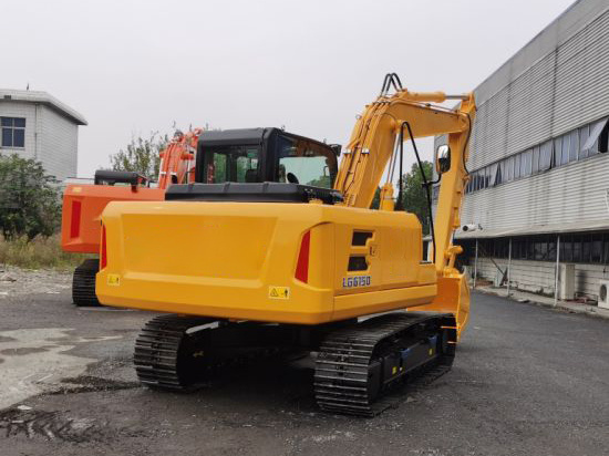 China New Crawler Excavator Cdm6490 with Hammer