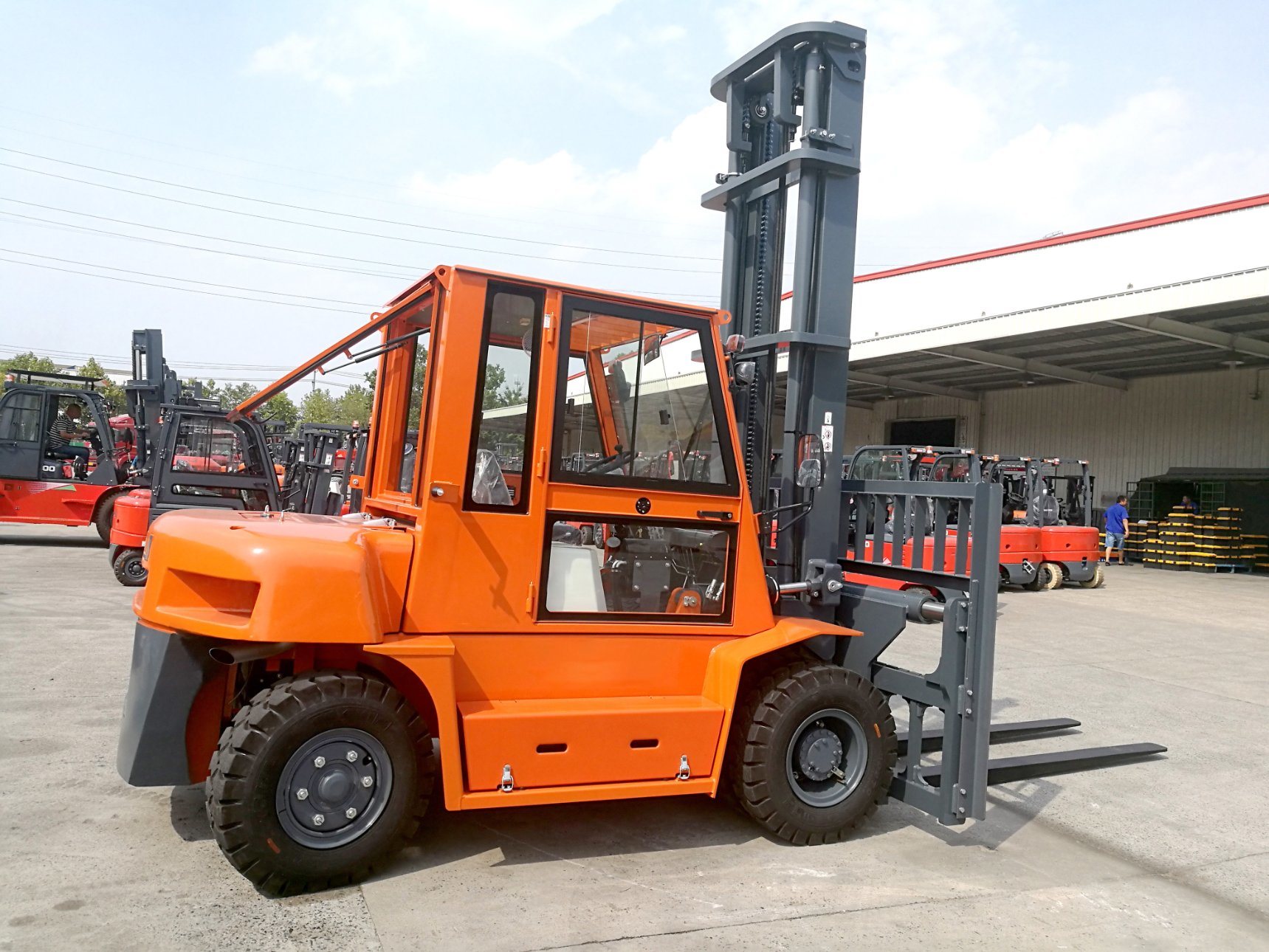 
                China New Heli 10ton Forklift Cpcd100 met Sideshift
            