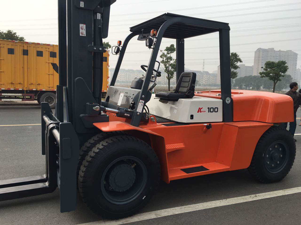 Chinese Brand Large 13.5ton Heli Forklift Cpcd135 with Fork Positioner