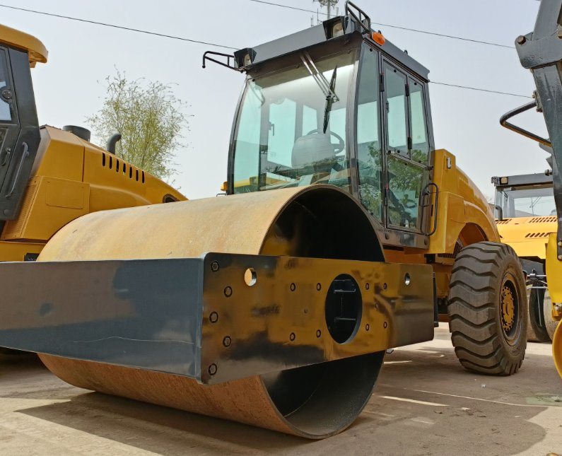 Chinese Lutong New Cost Effective 12 Ton Single Drum Road Roller Lts212b