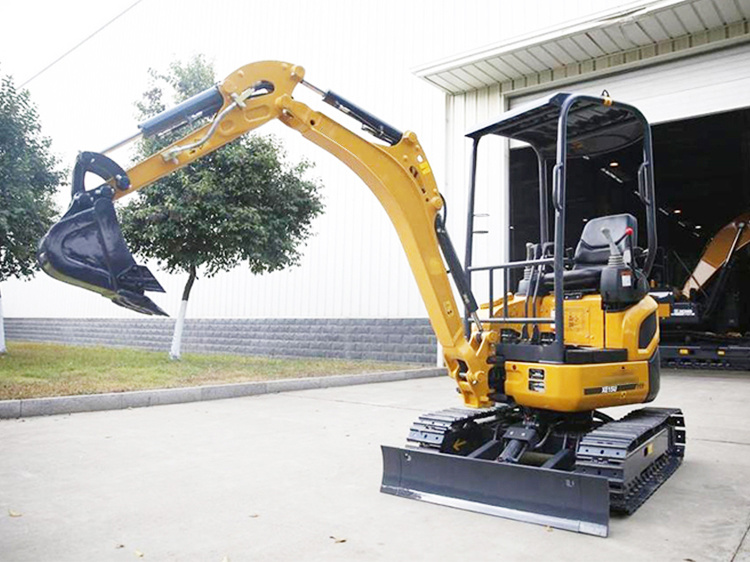 Chinese Mini Excavators 1.5ton Digger Xe15u with Hammer