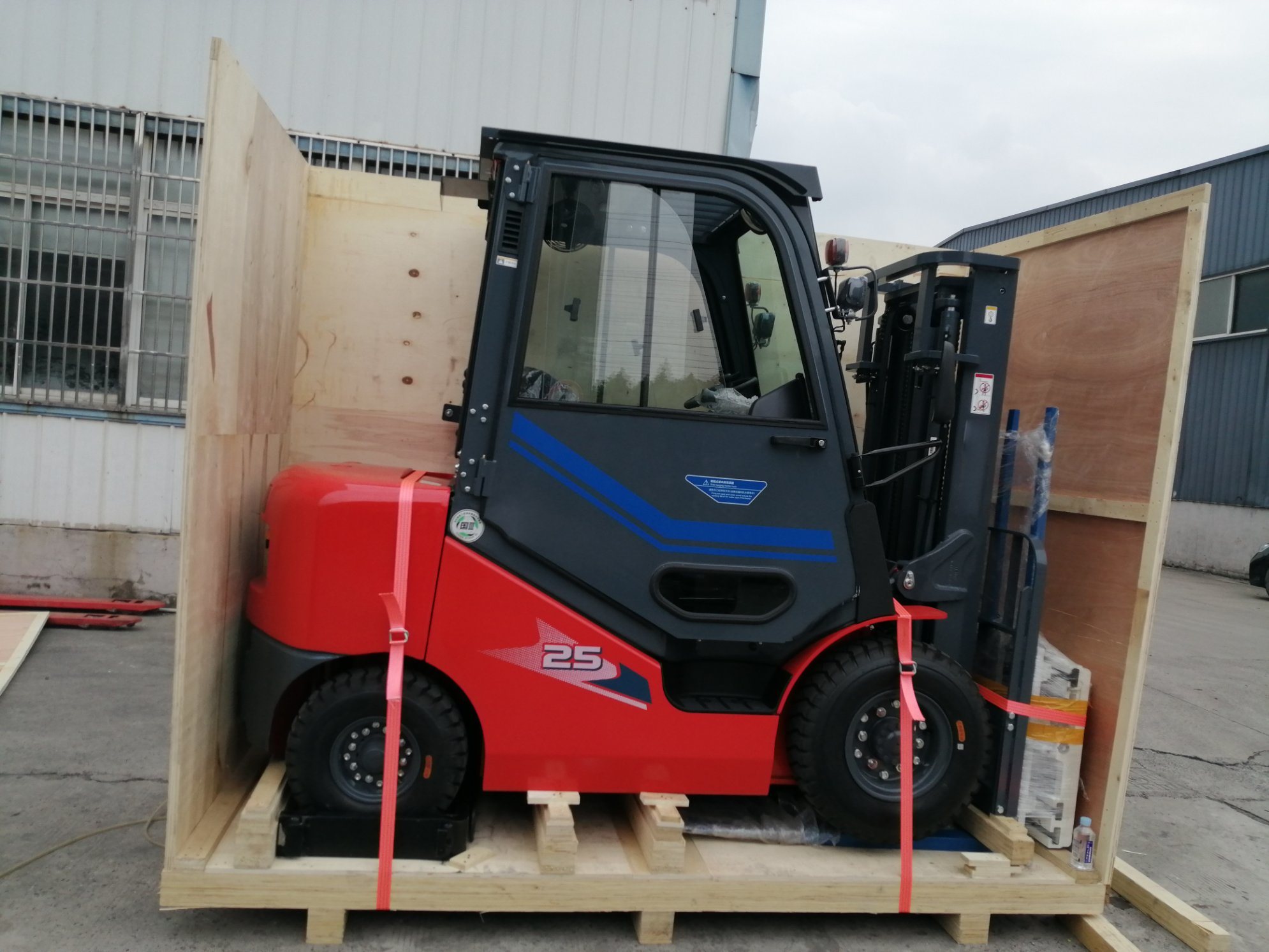 Chinese New 2.5ton Heli Diesel Forklift Cpcd25 with Fork Positioner