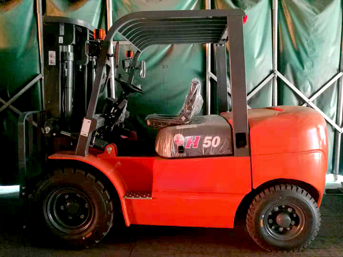 Chinese New 5ton Heli Forklift Cpcd50 with Fork Positioner