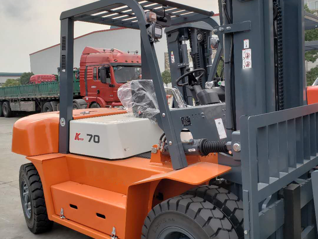 Chinese New 7ton Heli Medium Forklift Cpqd70 with 2stage Mast