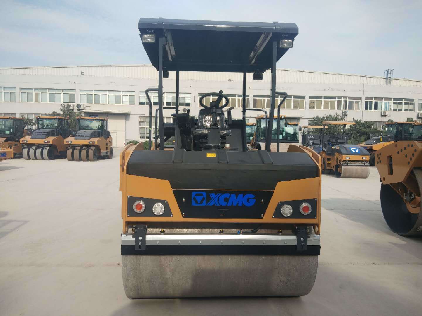 Factory Official Price 10t Compactor Xd102 Xd103 Double Drum Road Roller