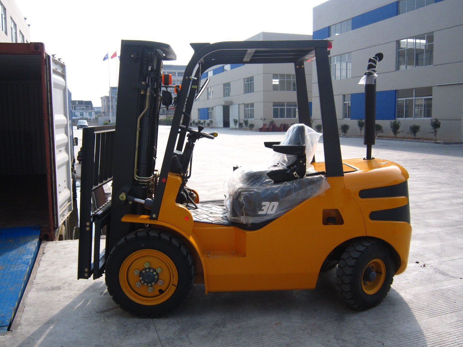 Factory Price Huahe 3ton Mini Diesel Forklift Hh30z with Reversing Alarm