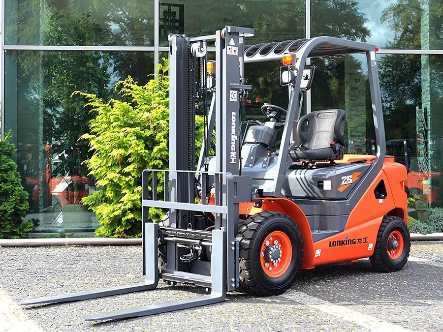 Four Wheels Diesel Loading Forklift LG25dt with 2.5ton Load Capacity