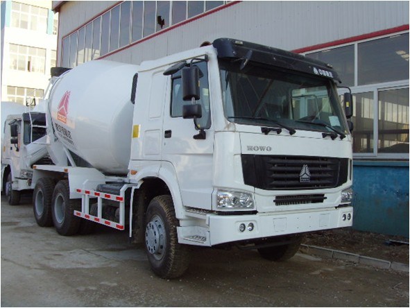 
                HOWO Truck Mixer 6X4 12m3 371HP betonmixer truck
            