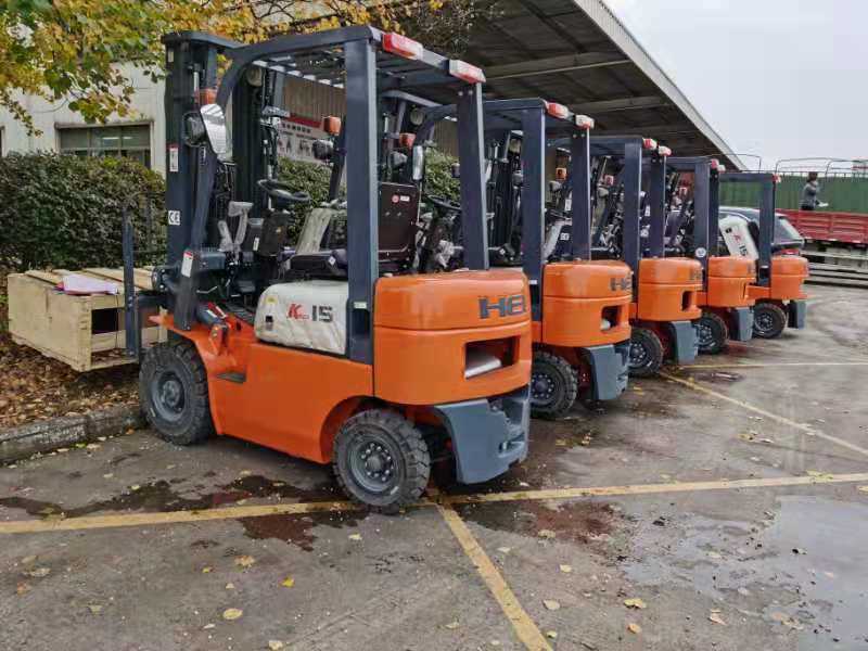 Heli 1.5 Ton Diesel Forklift Truck Cpcd15 with Attachment for Sale