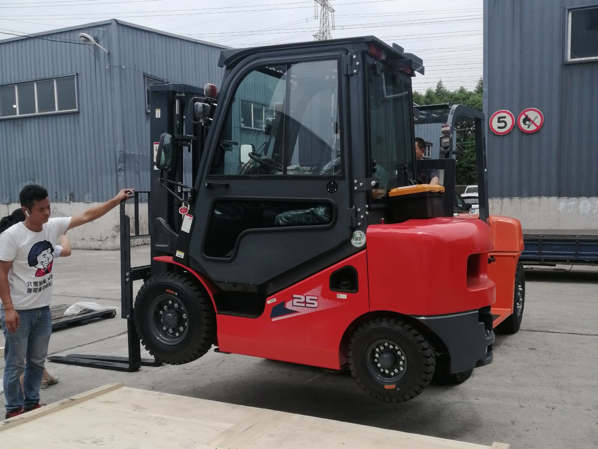 Heli 2.5ton New Small Gasoline Forklift with 3m Lifting Height