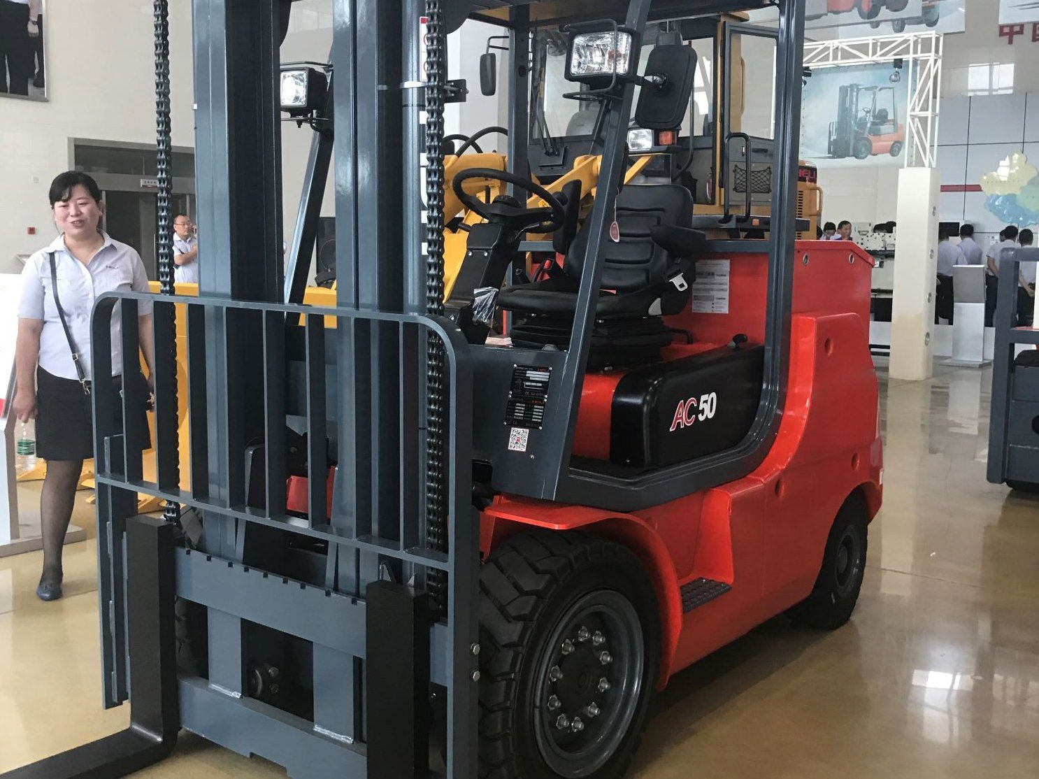 
                Heli New Battery 5ton Forklift Cpd50 with Fork
            