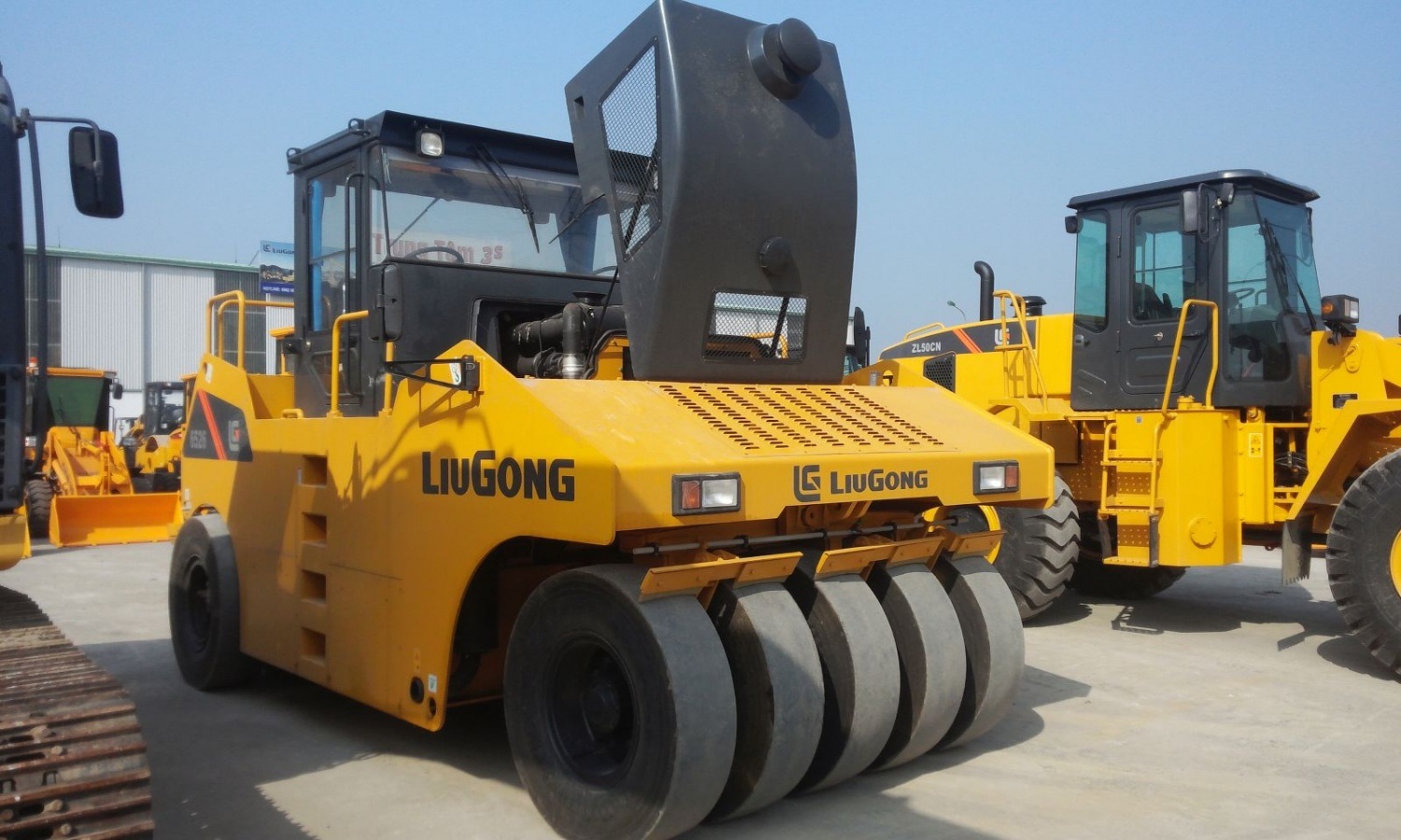 
                Rullo per asfalto Liugong Clug6526 26ton Tire Road Roller con Cummins Motore
            