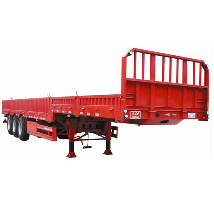 
                Halftrailer truck met laag laadbed, transportcapaciteit van 50 ton
            