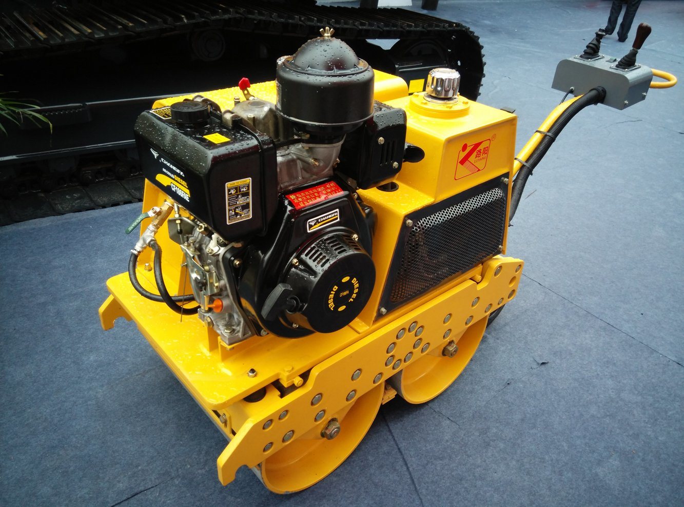 Lutong Ltc08h 800kg Mini Vibratory Road Roller with Cheap Price