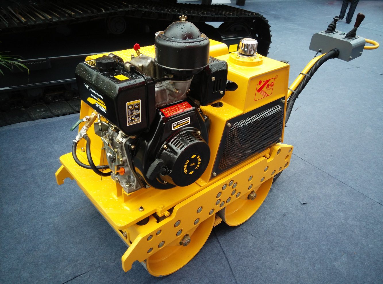 
                Lutong Lutc08h 800kg Mini Vibratory Road Roller met goedkope prijs
            