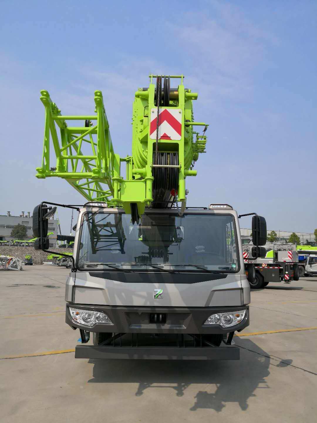 Qy25V552 5 Section Boom 25 Tons Hydraulic Truck Crane with 5 Outriggers