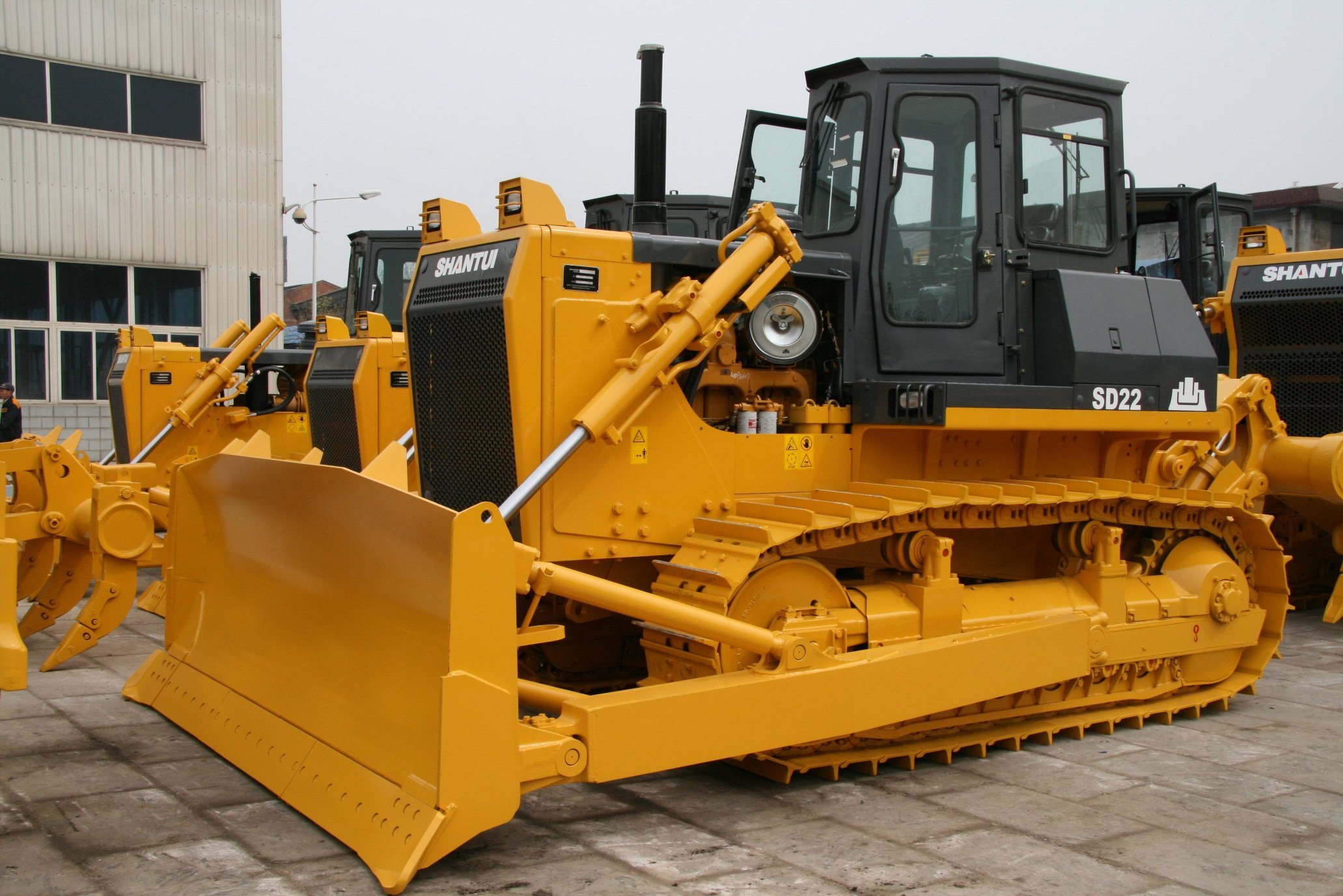 
                Bulldozer Shantui DH17-C2 bouteur chenillé avec Euro 3
            