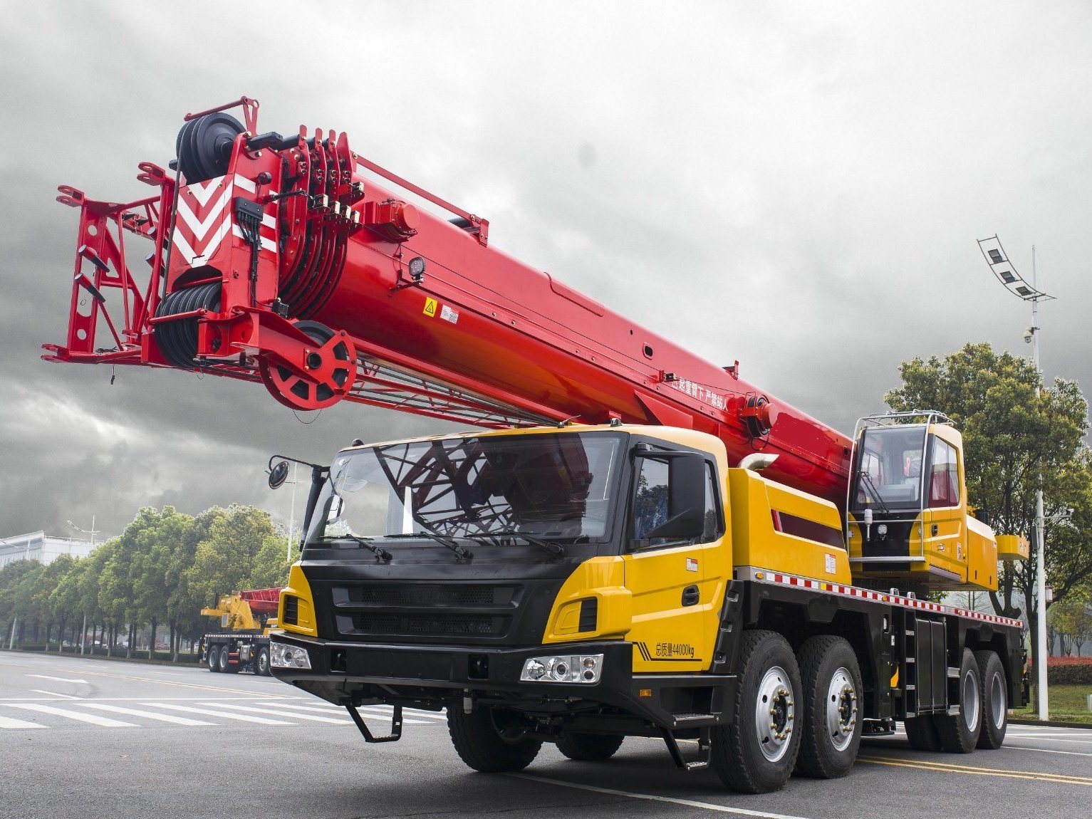 China 
                Stc300 45m 16tons 5 Sections Truck Crane in New
             leverancier