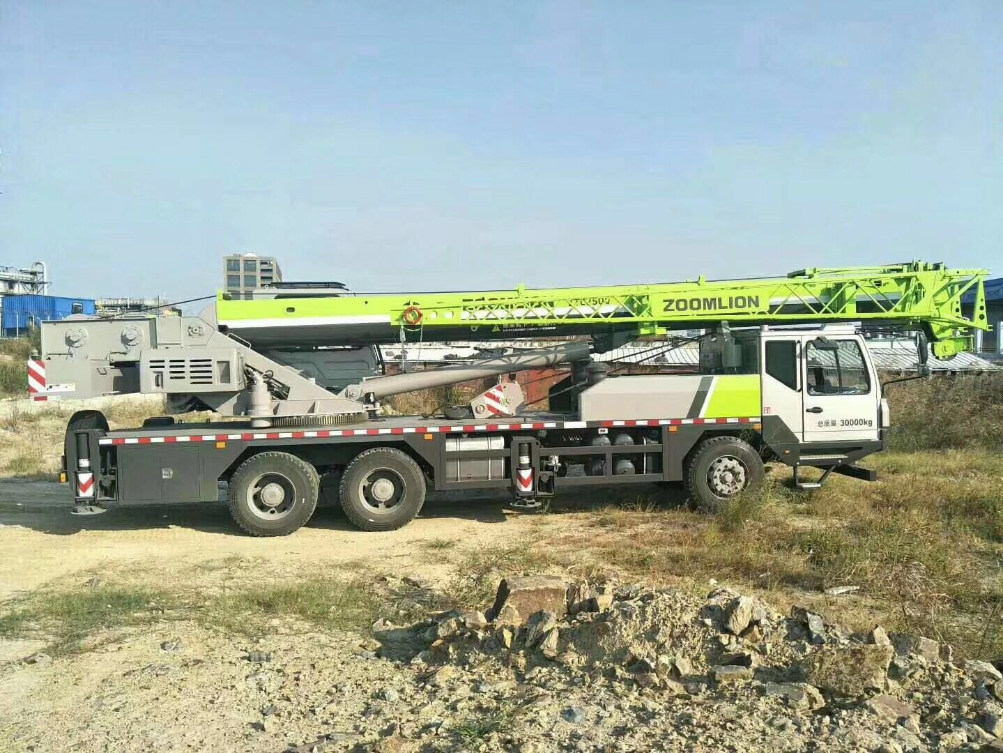 Chine 
                Haut de la marque 25 Ztc250V431 ton nouveau camion grue avec 4 Section de flèche
             fournisseur