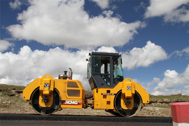 China 
                Xd133s 13 ton met dubbele trommel en trilwals voor de openbare weg
             leverancier