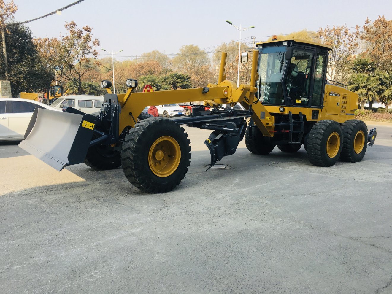 China 
                Xuzhou Factory Chinese Top Brand Gr165 Motor Grader with 2000hours Spare Parts Ready for Sale
             supplier