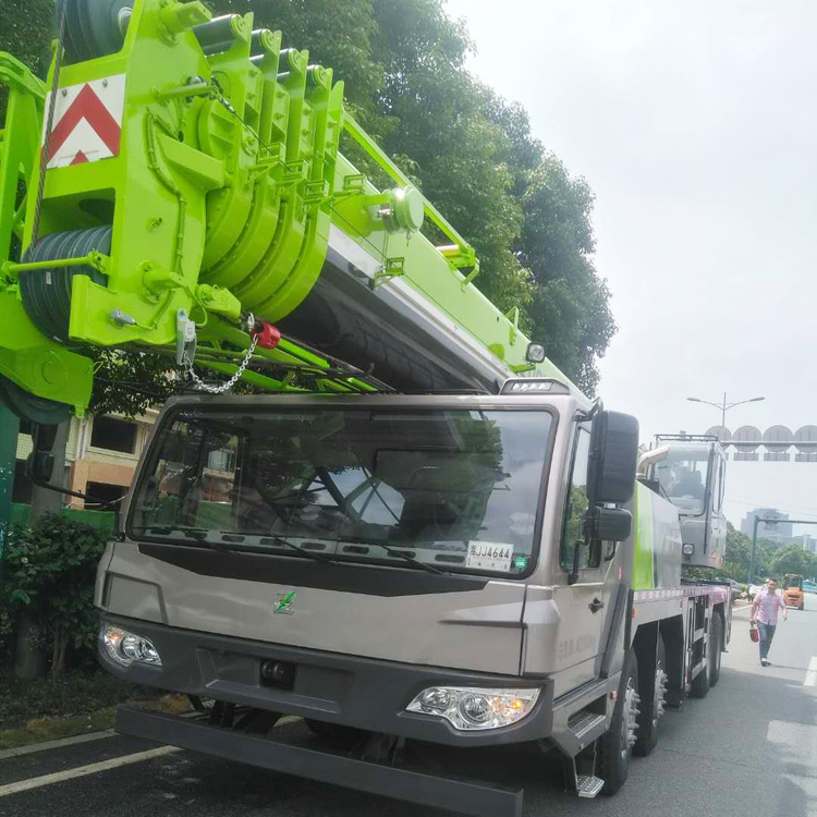 
                Zoomlion 55ton Ztc551V 유압 파일럿 이동식 트럭 크레인
            