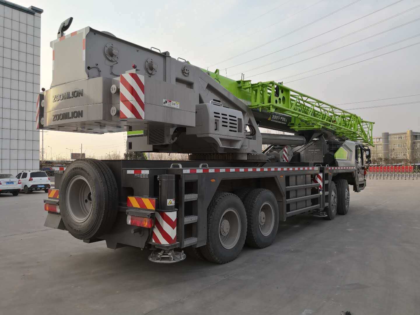 
                Zoomlion 80ton Telescoping Boom Crane Truck Ztc800V in Mongolië
            