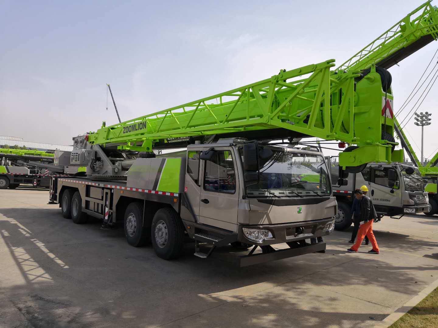 
                Zoomlion Knuckle Boom Crane Qy55V 55ton Mobile Boom Truck Crane 販売のため
            