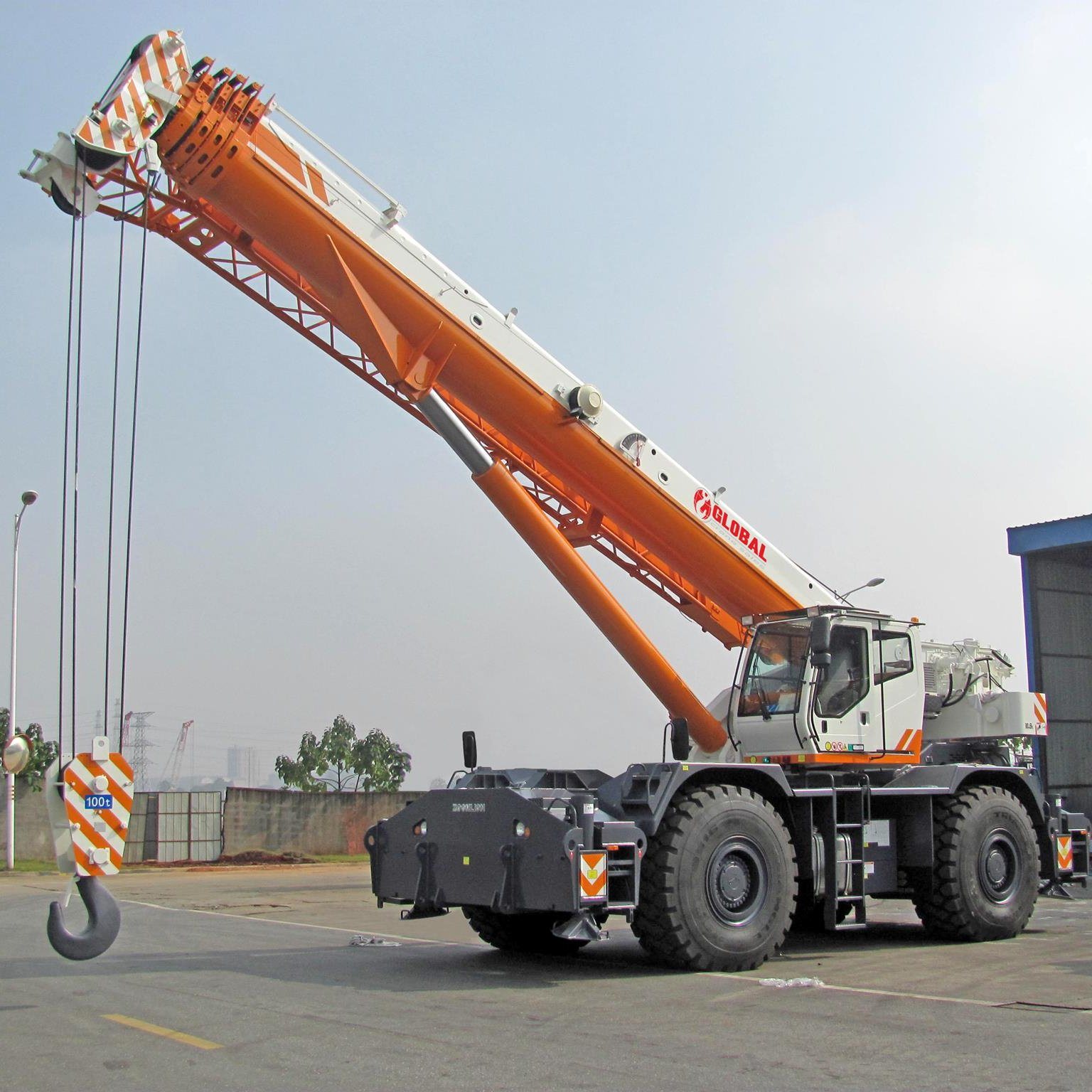 Chine 
                Zoomlion RT100 100 tonne prix de lourds un terrain accidenté Crane
             fournisseur