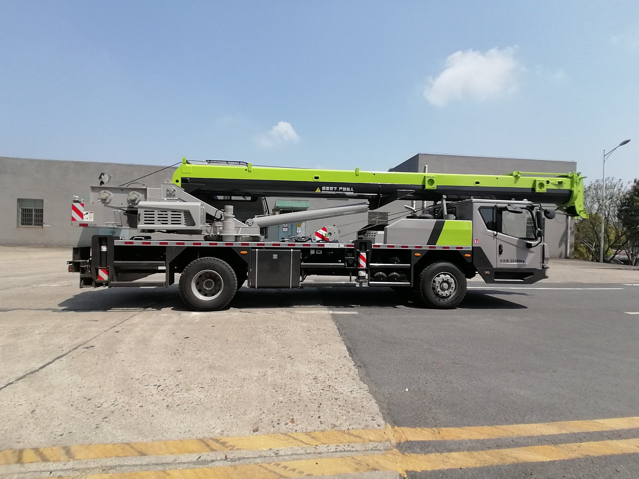 Zoomlion Small Crane Ztc160V451 16 Tons Truck Crane