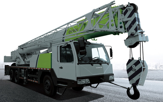 
                Zoomlion 무게 최적화 및 변형 방지 디자인 30톤 트럭 크레인
            