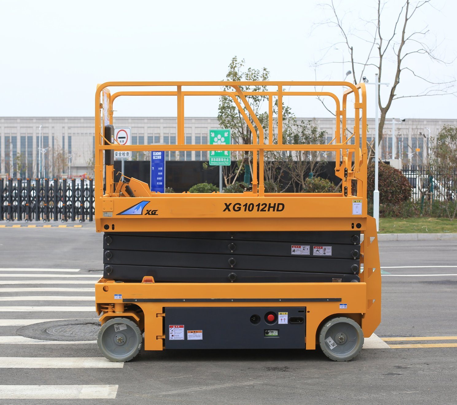 10m Hydraulic Scissor Lift Trailer Xg1012HD Aerial Working Platform Vertical Portable Scissor Lift for Sale