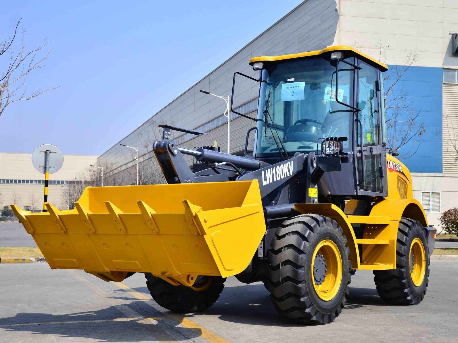 Chinese Top Brand Lw180kv 0.9m3 Small Tractor Front End Loader 1.8 Ton Mini Wheel Loader with Bucket for Sale