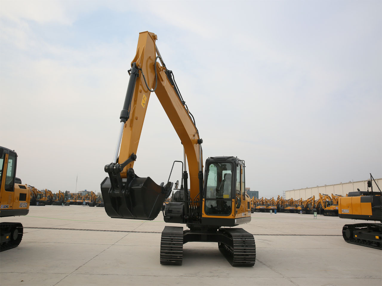 Excellent Xe150d 15 Ton Crawler Excavator with CE Certificate Cheap Price for Sale