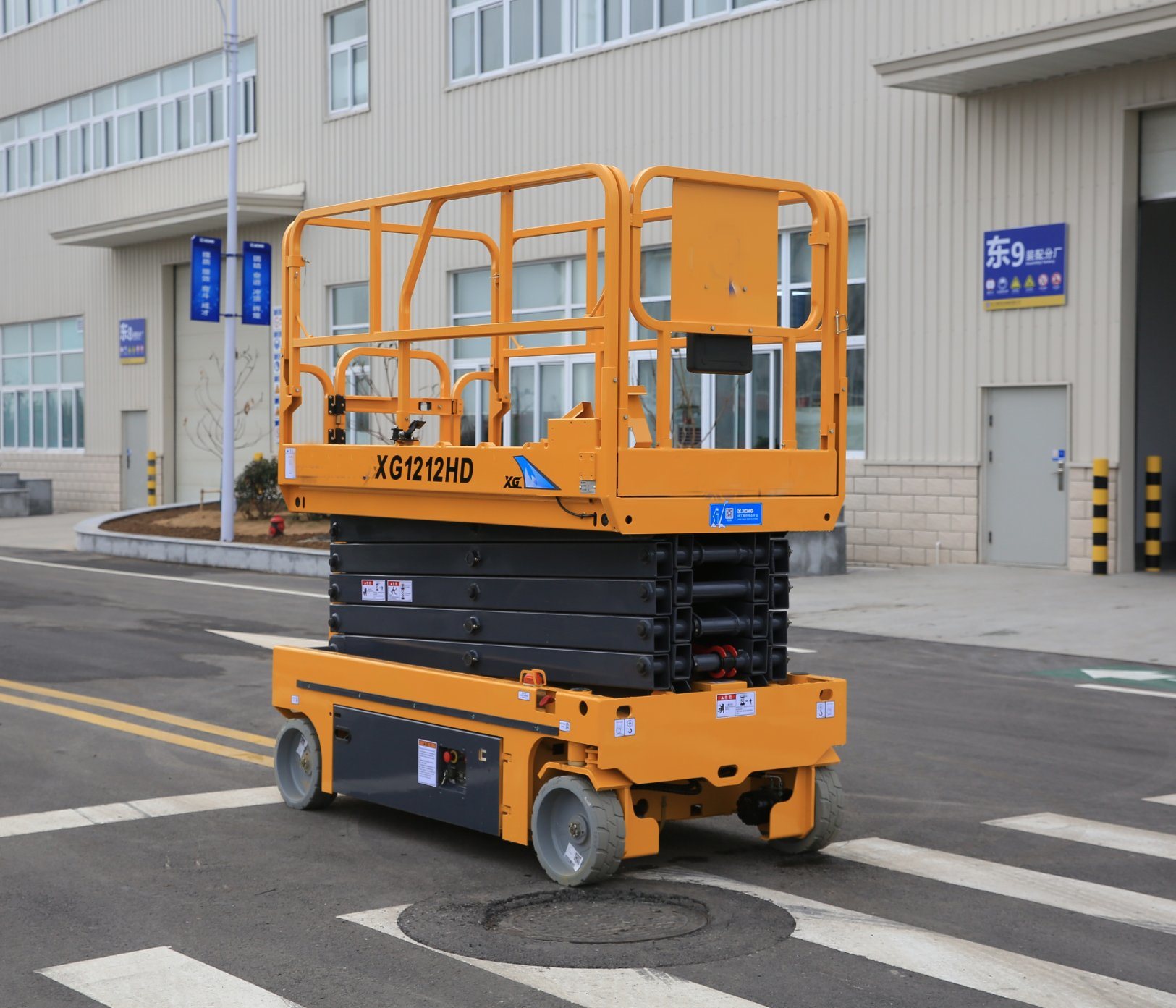 Factory Xg1212HD Mobile Scissor Lift Table 10m Hydraulic Aerial Work Platform Manlift