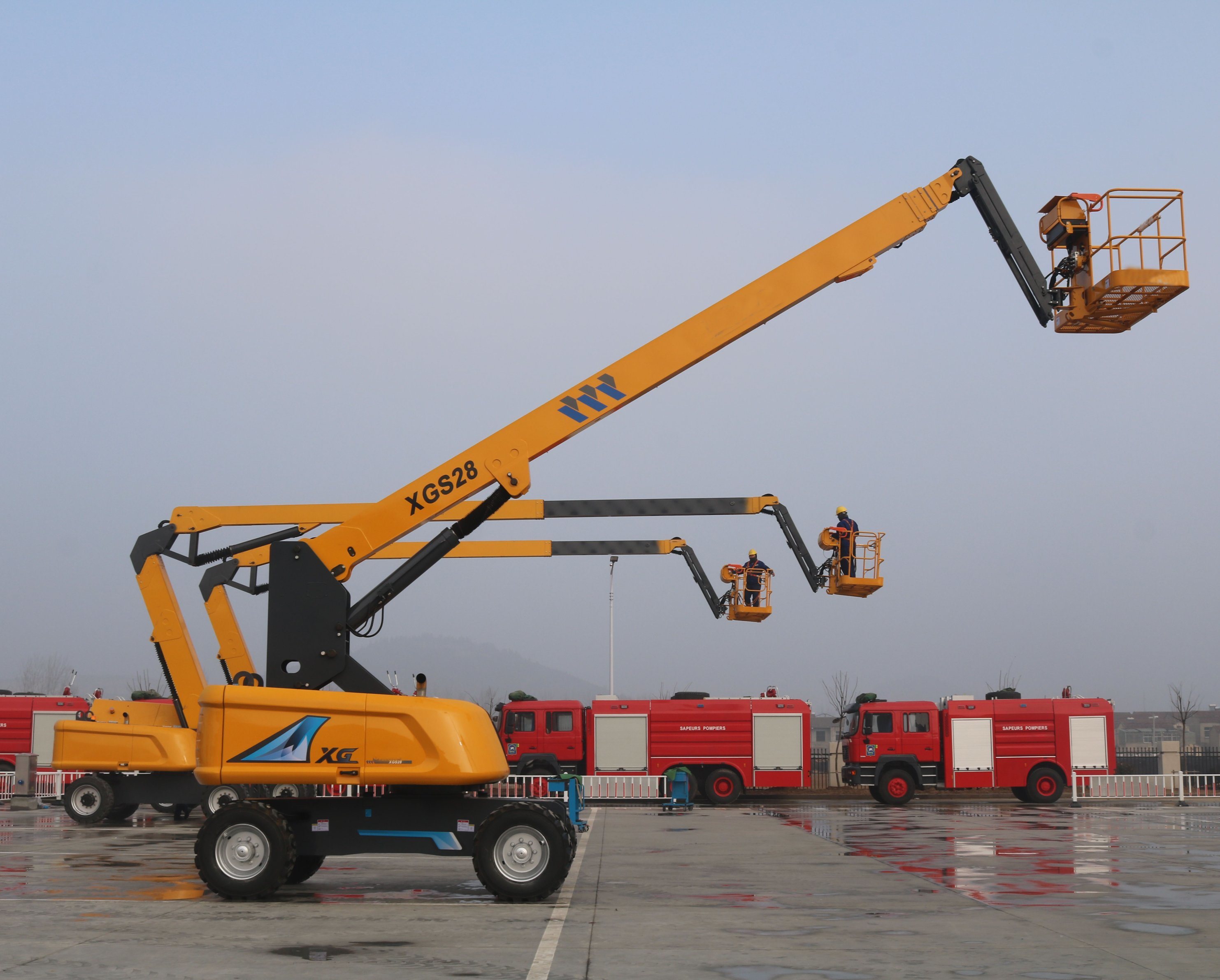 Manufacturer Xga28 China 28m Aerial Work Articulated Boom Lift Platform for Sale