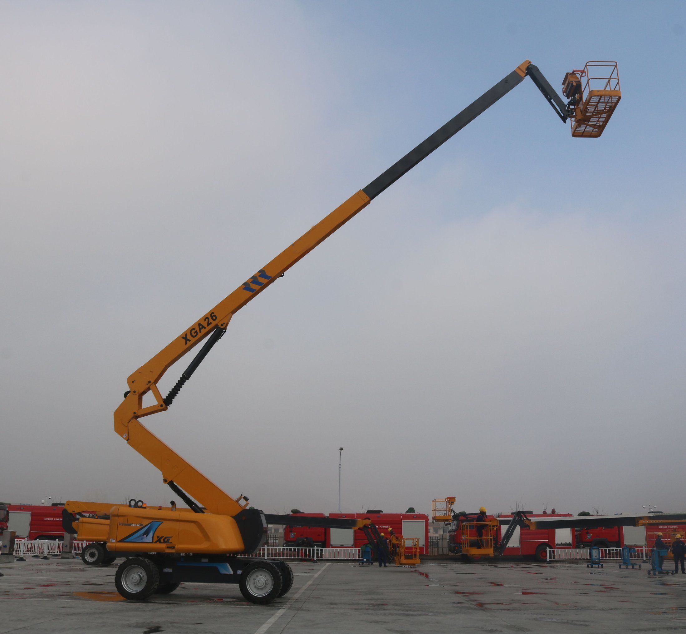 Mobile Aerial Working Platform 26m Articulating Boom Lifts Xga26