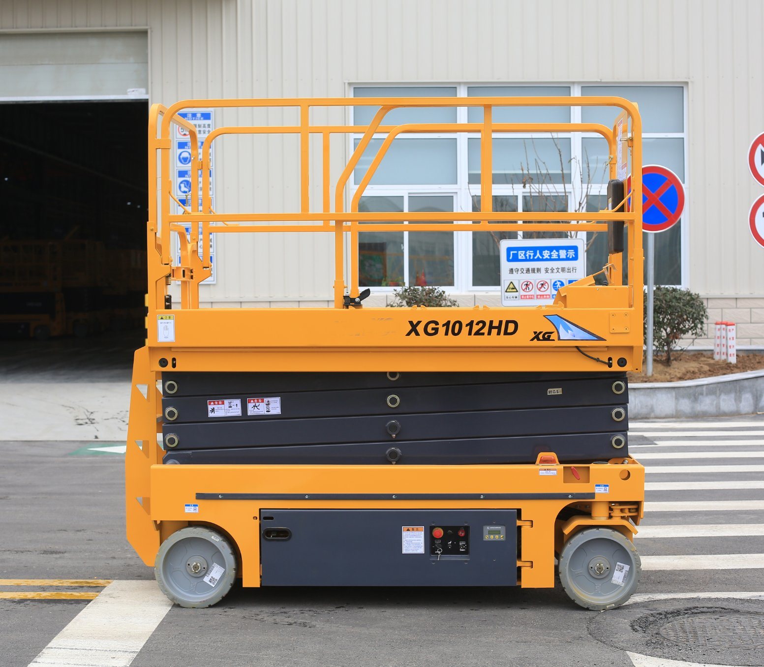 Mobile Portable Hydraulic Aerial Lifts Sing Mast Aluminum Lift Platform Xg1012HD with 8m 10m Lifting Height