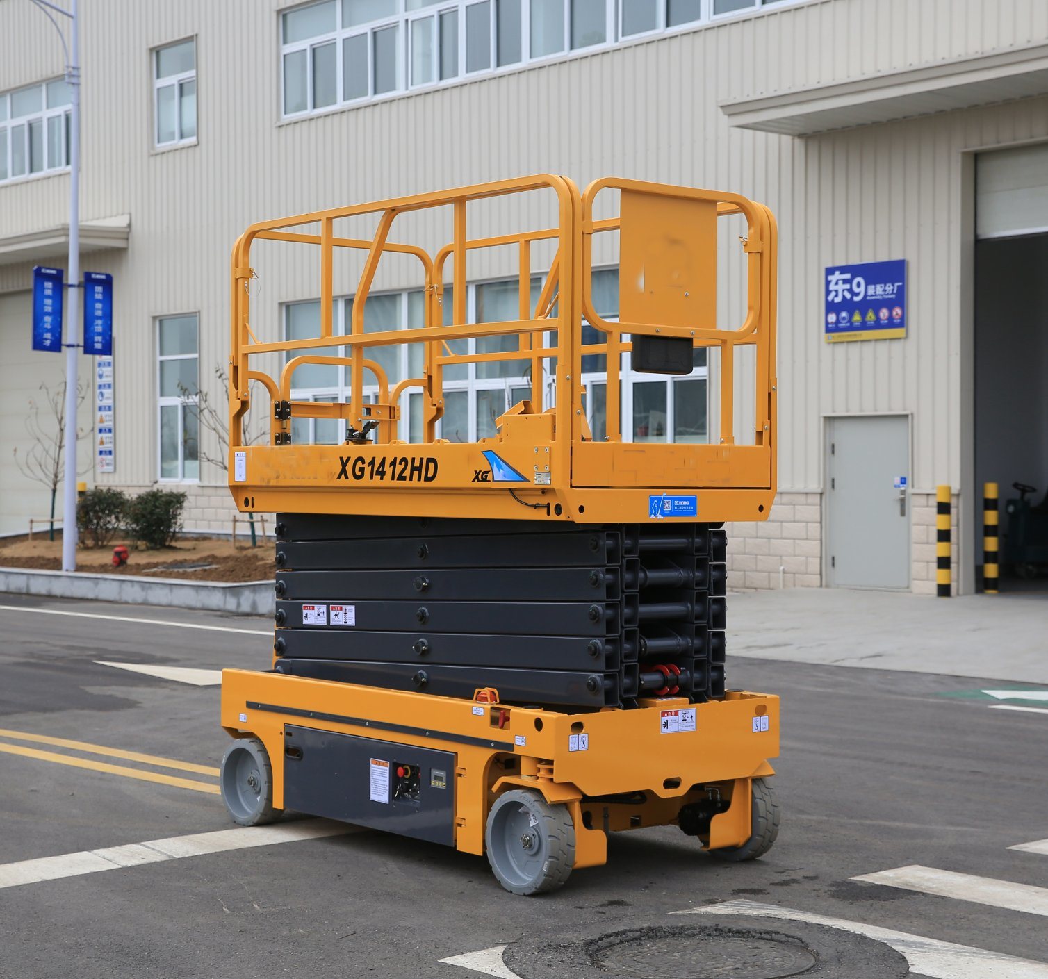 
                Xuzhou Xg1412HD 14m Mini Scissor Lift Luchtwerkplatform overzee Met reserveonderdelen in voorraad
            