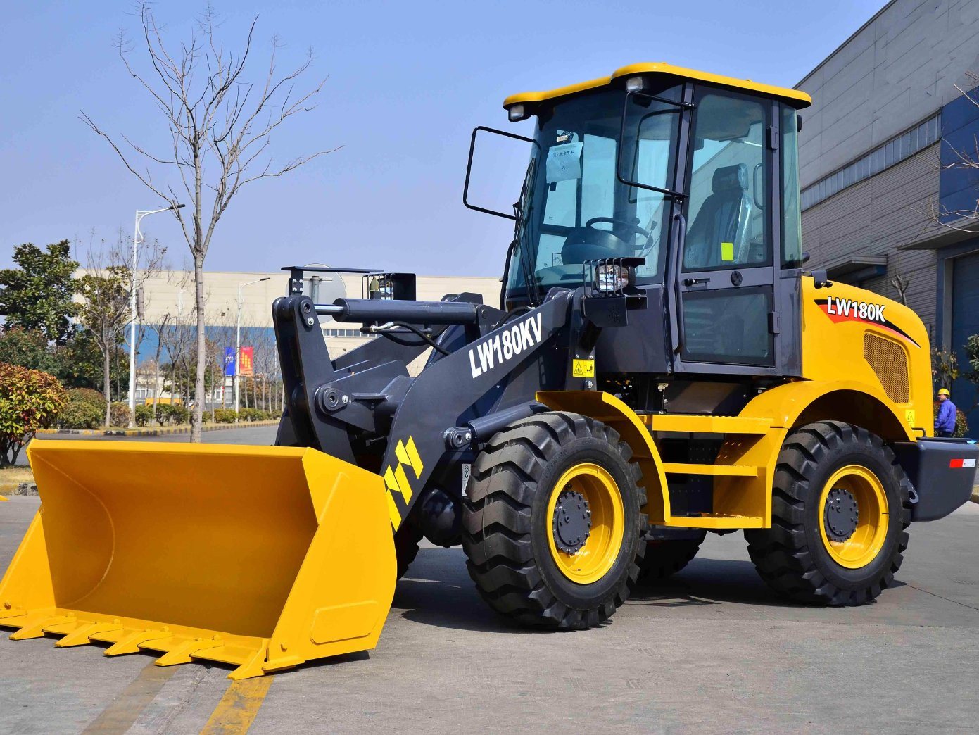 Sale China Famous Brand 1.8 Ton Front Wheel Mini Loader Lw180kv with Best Price