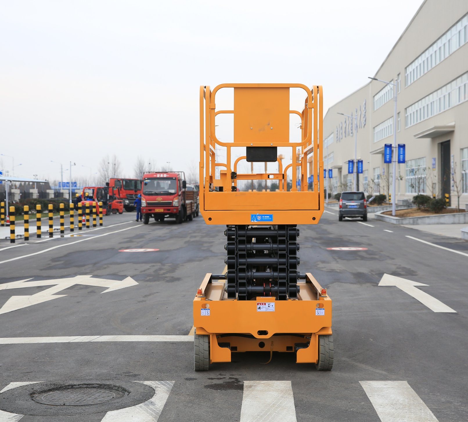 Scissor Lift Xg1612HD China 16m New Hydraulic Mobile Self Propelled Scissor Lift Price